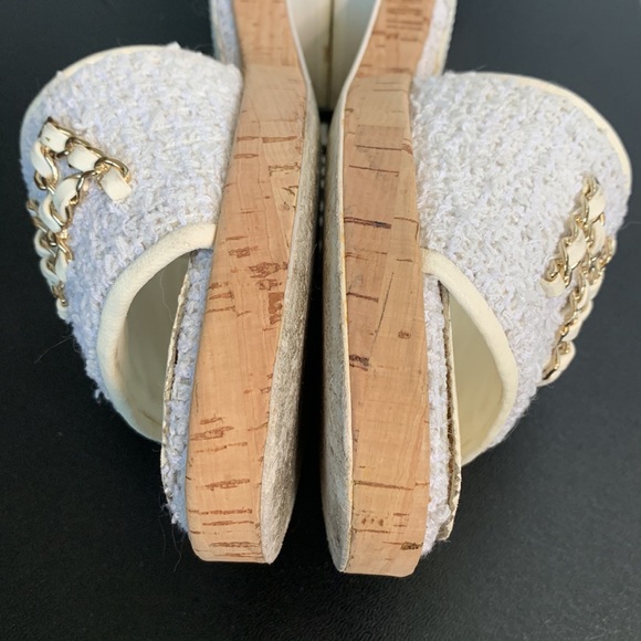 CHANEL 21C White Tweed Chain Logo Mules Sandals Slides EU 37 B US 7 - Picture 10 of 14
